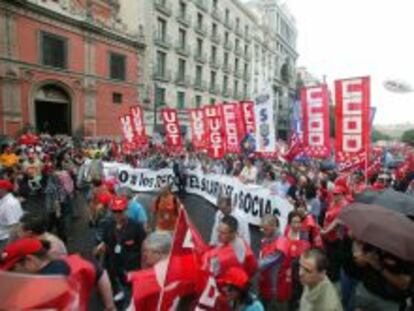 Marcha de funcionarios en protesta por los recortes en 2011