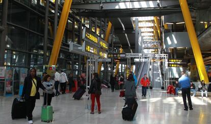 Interior de la terminal 4 del aeropuerto madrile&ntilde;o de Barajas.