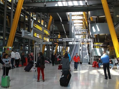 Interior de la terminal 4 del aeropuerto madrile&ntilde;o de Barajas.