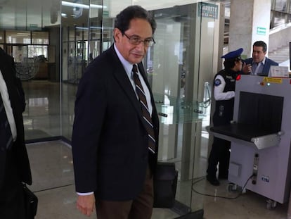 Sergio Aguayo, a la entrada de un tribunal en junio de 2017.