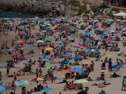 La playa de Santa María del Mar, en Cádiz, este domingo.