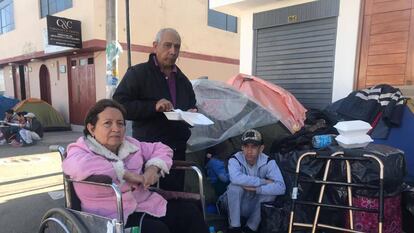 En Tacna, la ciudad fronteriza de Perú con Chile, cientos de venezolanos esperan poder cruzar hacia el país sureño y empezar una nueva vida.