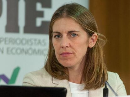 Paula Conthe, presidenta del FROB, en una jornada formativa sobre resolución bancaria organizada con APIE.