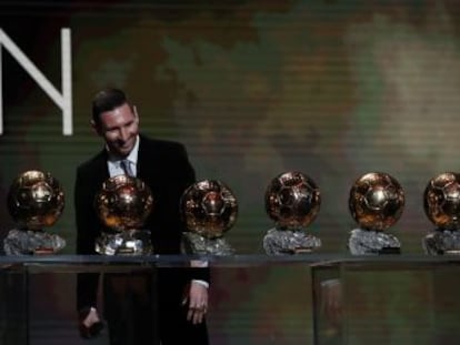 El delantero del Barcelona, de 32 años, gana en París su sexto Balón de Oro, a los diez años del primero y tras cuatro fuera del trono. Supera los cinco trofeos de Cristiano Ronaldo