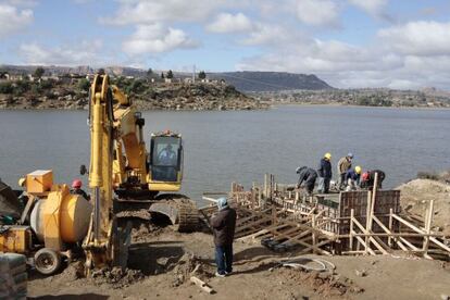 Obras en una presa del r&iacute;o Caledon en Lesotho. 