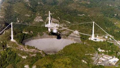 Radiotelescopio gigante en Arecibo (Puerto Rico).