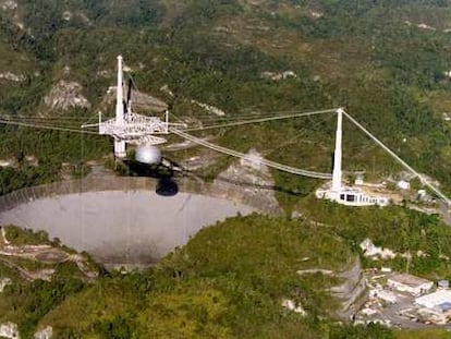 Radiotelescopio gigante en Arecibo (Puerto Rico).