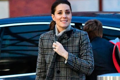 Kate Middleton llevando el abrigo de Zara.