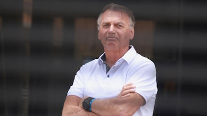 El expresidente Bolsonaro, fotografiado en su casa al inicio de la fase final del juicio por golpismo que afronta, este martes en Brasilia.