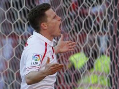 Gameiro celebra su segundo gol al Málaga.