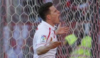 Gameiro celebra su segundo gol al Málaga.