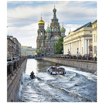 La Venecia del norte. Un título que comparte con una treintena de ciudades. Como si la Champions la ganaran todos los participantes. ¡Qué desprestigio! San Petersburgo se levantó hace 300 años sobre unas marismas en el Báltico. Se recorre en barco por los canales o por el río Neva. Eso si no se hiela. Y pasa a llamarse, con más justicia, la Venecia del Polo Norte. Texto: Mariano Ahijado