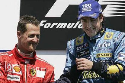 Schumacher lo tiene mucho más fácil con los aficionados que en la pista.