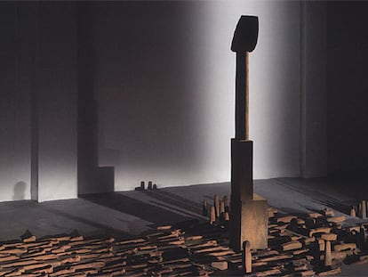 'Sombras lunares' (2005), de Miquel Navarro.