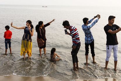 Una de las imágenes de Parr de la muestra. 'Mumbai. Chowpatty Beach. 2018'.