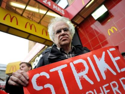 Huelga de trabajadores de establecimientos de comida r&aacute;pida.
 