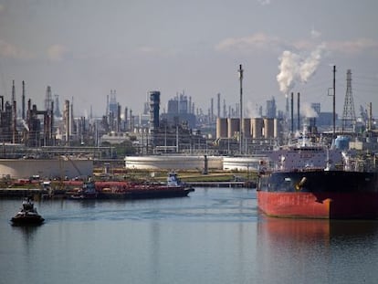 Un petrolero en la terminal de la refinería Citgo en Corpus.