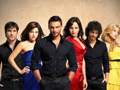 Los actores principales de <i>Valientes,</i> la nueva serie que prepara Cuatro.