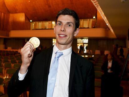 James Maynard tras recibir su Medalla Fields, el pasado 5 de julio, en Helsinki (Finlandia).