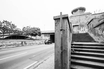 Escadaria de acesso da Ponte das Bandeiras para Marginal Tietê