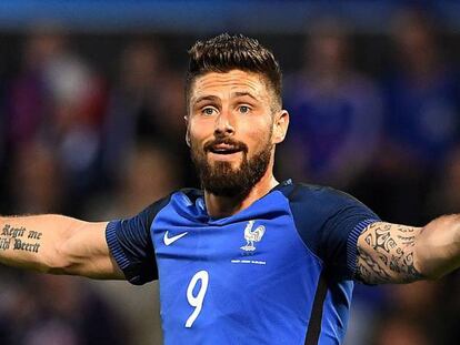 Giroud, durante el &uacute;ltimo amistoso ante Escocia.