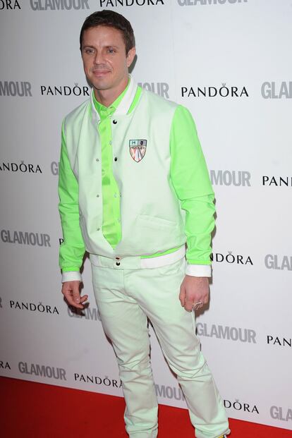 Jake Shears, de Scissor Sisters, apareció vestido con una original beisbolera flúor de Mugler