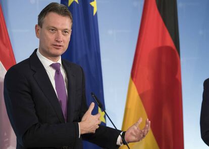 El ministro de Exteriores holandés, Halbe Zijlstra, en el disparadero por sus mentiras sobre una conversación con Putin