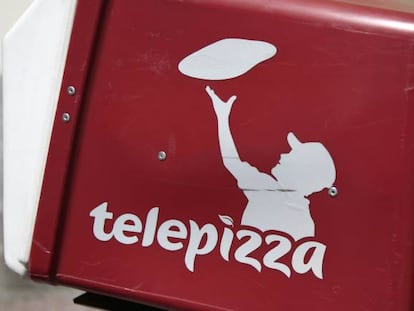 Una motocicleta de reparto de Telepizza.