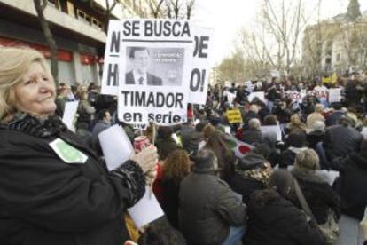 Protesta antidesahucios frente a la sede del PP en Madrid.