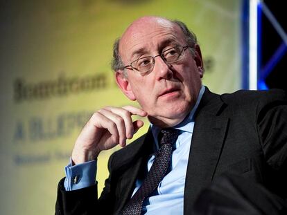 Kenneth Feinberg supervisa los salarios de las empresas estaounidenses que han recibido ayuda pública.