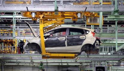 Montaje de un automóvil en la planta valenciana de Ford.