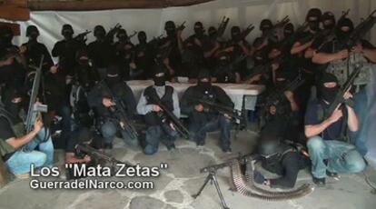 Un grupo paramilitar denominado Los Matazetas ha difundido esta foto en la que promete acabar con una de las bandas que siembran la violencia en México, Los Zetas.