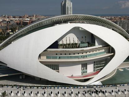 Vista del Palau de les Arts Reina Sofía de Valencia, del arquitecto Santiago Calatrava, integrado en la Ciudad de las Artes y las Ciencias.