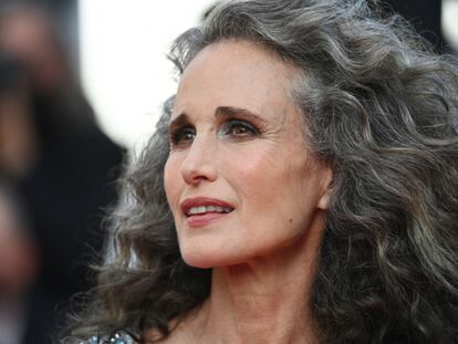 Andie MacDowell sobre o alvoroço a respeito de sua cabeleira grisalha: “É uma demonstração de poder”