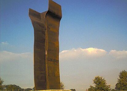 'Buscando la Luz IV', obra del escultor Eduardo Chillida, en Londres