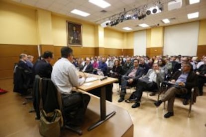 La Sala Altamira llena de público en el debate de Seu Oberta.