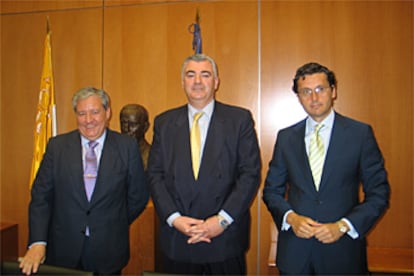 Ángel Lucio Martín, Carlos Mayor Oreja y Miguel Milano.