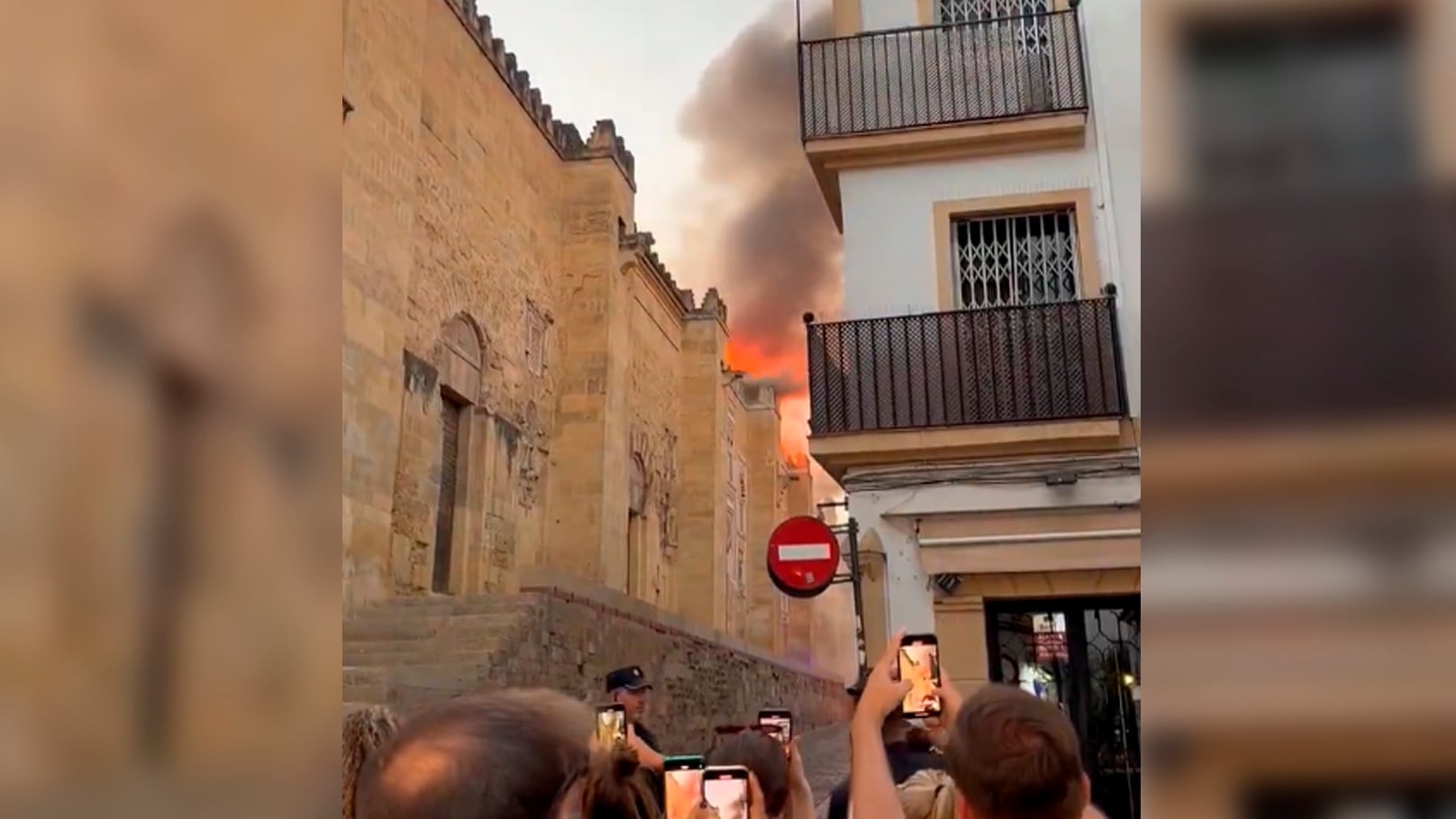 La policía da por controlado un incendio en la Mezquita de Córdoba