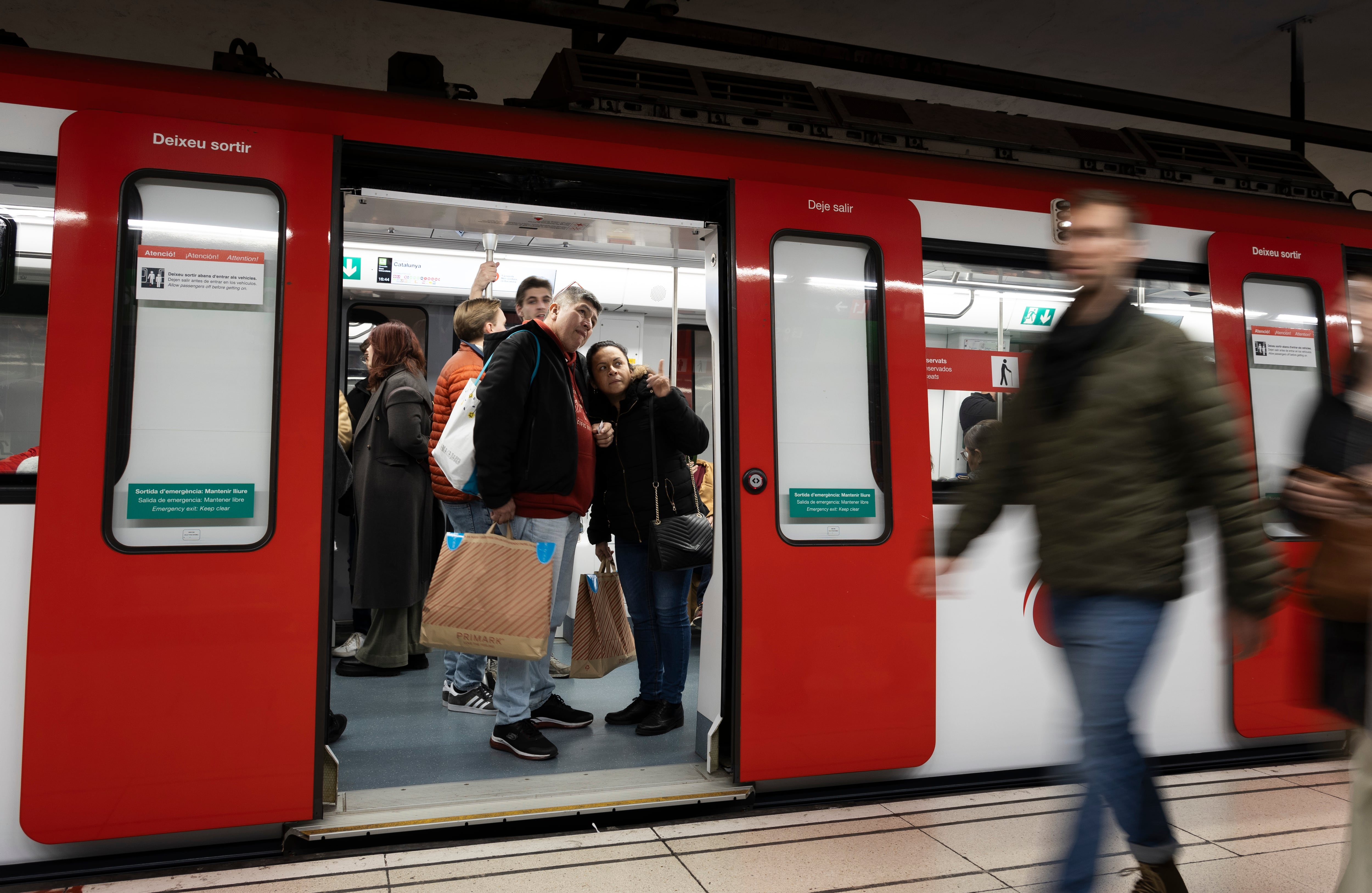 Las nuevas tarifas de los títulos de transporte público en Barcelona entran en vigor