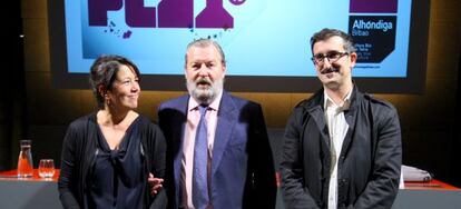 De izquierda a derecha, Lourdes Fernández, José Luis Sabas y José María Martínez, en la presentación de hóPlay.  