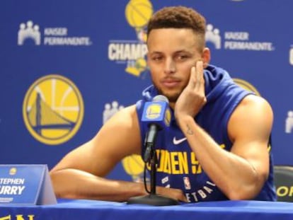 El presidente se enfrenta a Curry, de los Warriors, horas después de insultar en un mitin a un jugador de fútbol americano