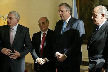 El presidente argentino, Nstor Kirchner, con el presidente de la CEOE y empresarios espa?oles.