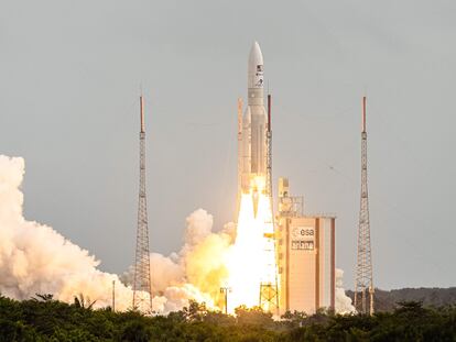 Momento del lanzamiento del Ariane con la sonda 'Juice' en Kourou, Guayana Francesa.