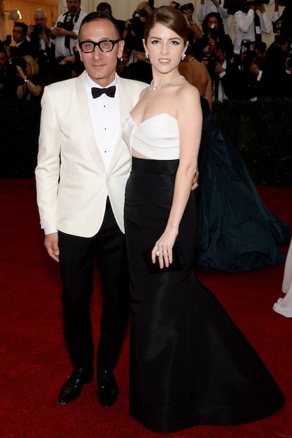 J. Mendel y Anna Kendrick.