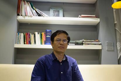 JB Nguyen Huu Vinh es bloguero y colaborador en medios oficiales bajo pseudónimo. Sus escritos sobre la ausencia de libertad religiosa, la tensión con China o el desastre ecológico que sufrieron las costas del país el año pasado le han acarreado el acoso por parte de policías vestidos de paisano.
