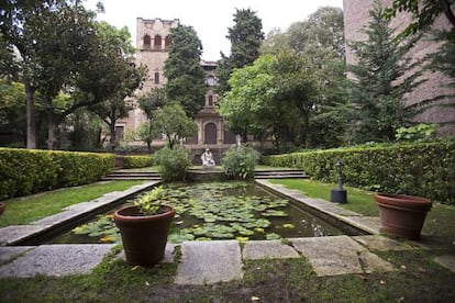 Jardín del palacete del coleccionista Julio Muñoz Ramonet, en la calle de Muntaner, en el centro de Barcelona.
