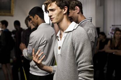 Una imagen del backstage del desfile de París.