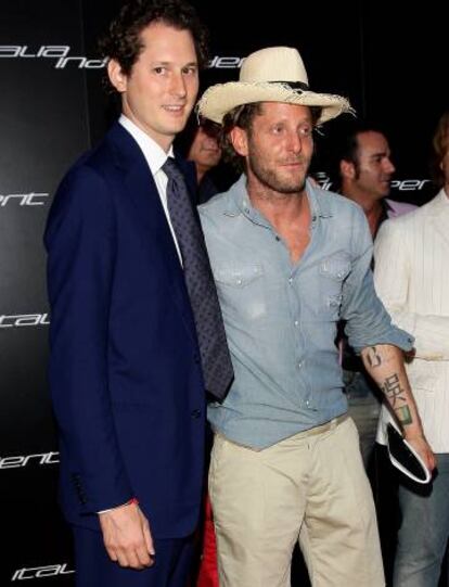 John Elkann y Lapo Elkann, en junio de 2010 en Milán.