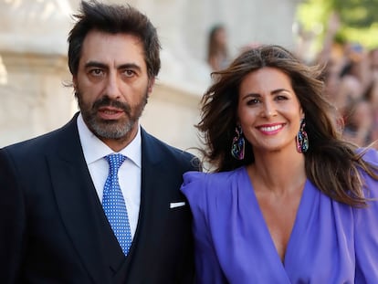Nuria Roca y Juan del Val en la boda de Sergio Ramos y Pilar Rubio celebrada el 15 de junio de 2019 en Sevilla.