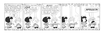 Mafalda es un icono feminista también "porque su postura con respecto al lugar que debe ocupar la mujer en el mundo es la de una niña que toma las riendas de su futuro, que desea que este sea tan brillante como el de cualquier niño: estudiar una carrera, ser astronauta, presidenta del Gobierno o intérprete en Naciones Unidas (para poder mediar evitando guerras y conflictos). Quiere ser independiente y no aspira ni al matrimonio ni a la maternidad, porque los identifica con la opción vital de su madre, que abandonó los estudios y se pasa el día cuidando el hogar, que ella llama 'antro de rutina'. Esto último, hoy en día, nos resulta cruel ya que el feminismo ha incorporado la noción de sororidad entendiendo que aquello, más que una opción vital, era una imposición social", matiza Martínez Albornoz.